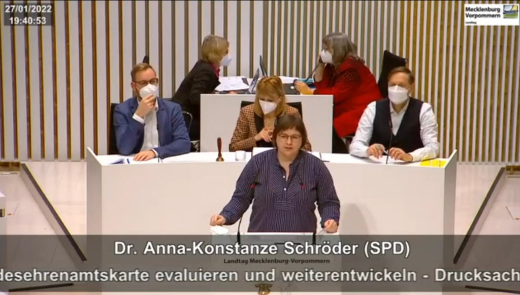 AK Schröder spricht im Landtag zur Ehrenamtskarte